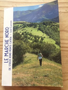 Aanrader: Praktisch boek met reistips voor Le Marche-Noord